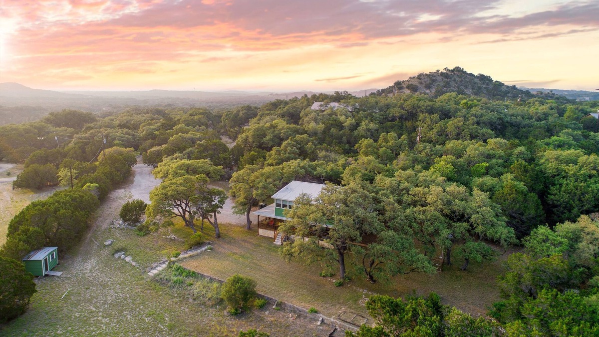 Wimberley House | BEST LOCATION! Hill Country Paradise on 2 Acres, 2 PM Checkout, Sleeps 10