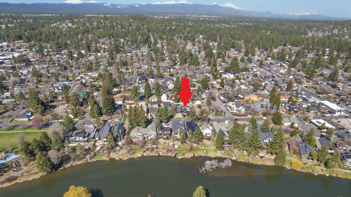 River West House | BEST location in Bend! ~HOT TUB!~