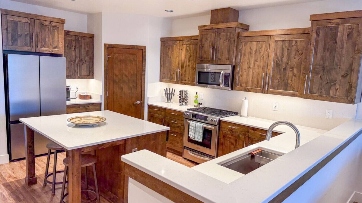 Southern Crossing House | Best Location in Bend Steps to Old Mill, Deschutes River, Trails & Mt Bachelor