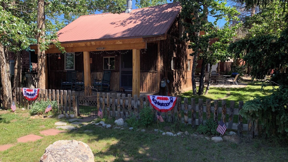 Grand Lake Cabin | Best Location in Town! Walk to everything! Cozy Historic Cabin in Grand Lake