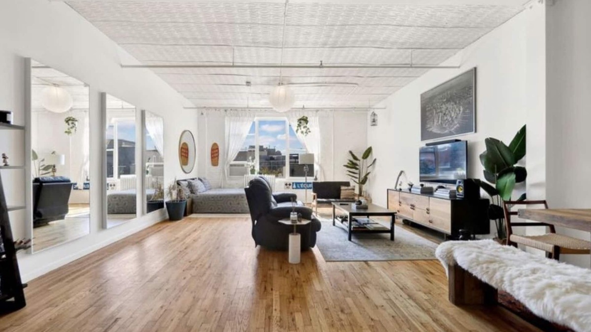 Williamsburg House | Best Location in Williamsburg Big Sunny Art Loft
