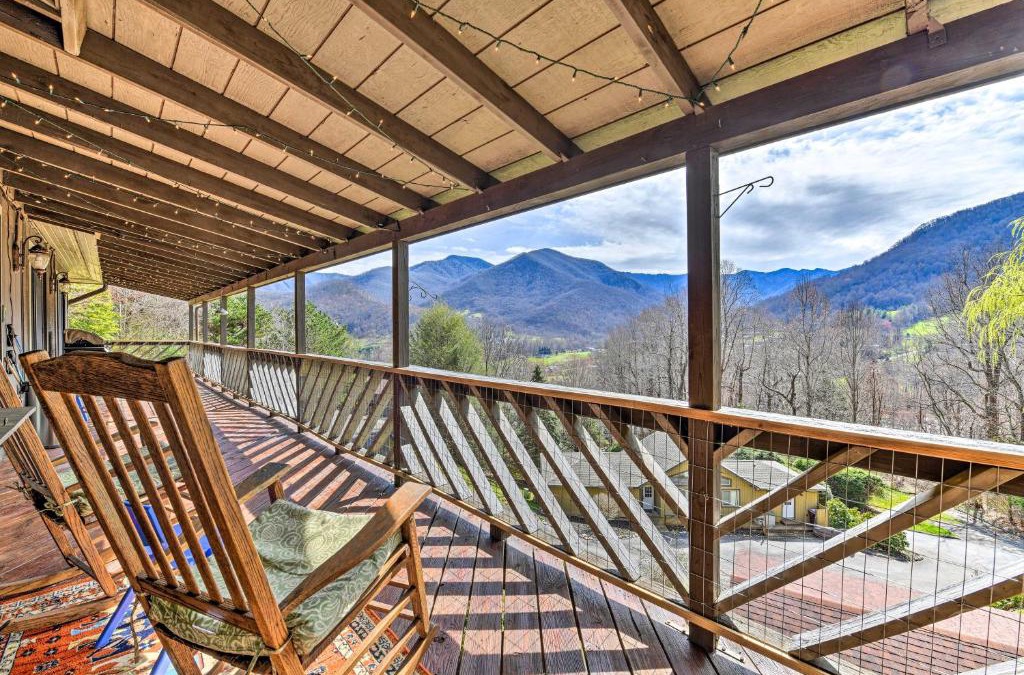 Valley Creek Run House | Best Location - Maggie Valley Cabin with Hot Tub!