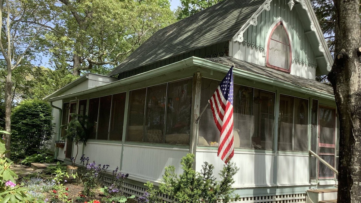 Jamesport House | Best location on North Fork Walk to beaches, town, restaurants, wineries.