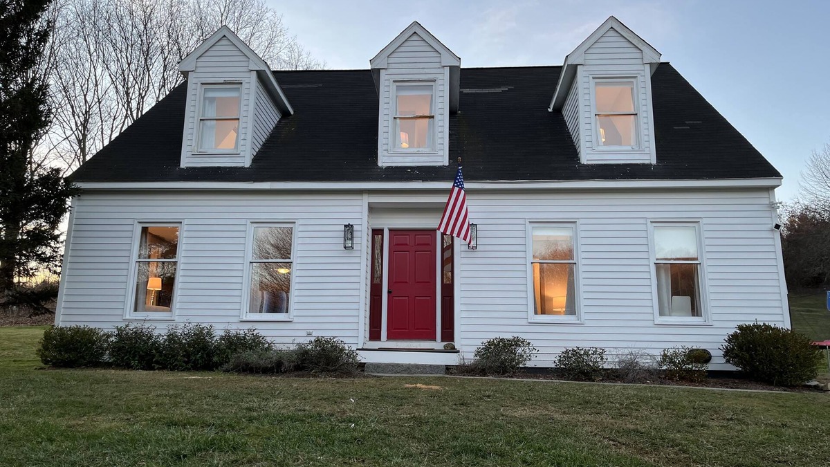 Roxbury House | BEST LOCATION! PoshPadsCT"PAINTER HILL4BR" Hot Tub Spa, BBQ, Ski,Hike,1.5HrsNYC