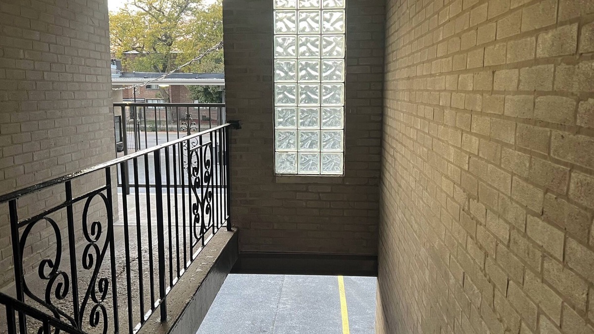 Woodlawn Hotel | Best Motel By OYO Chicago I-90
