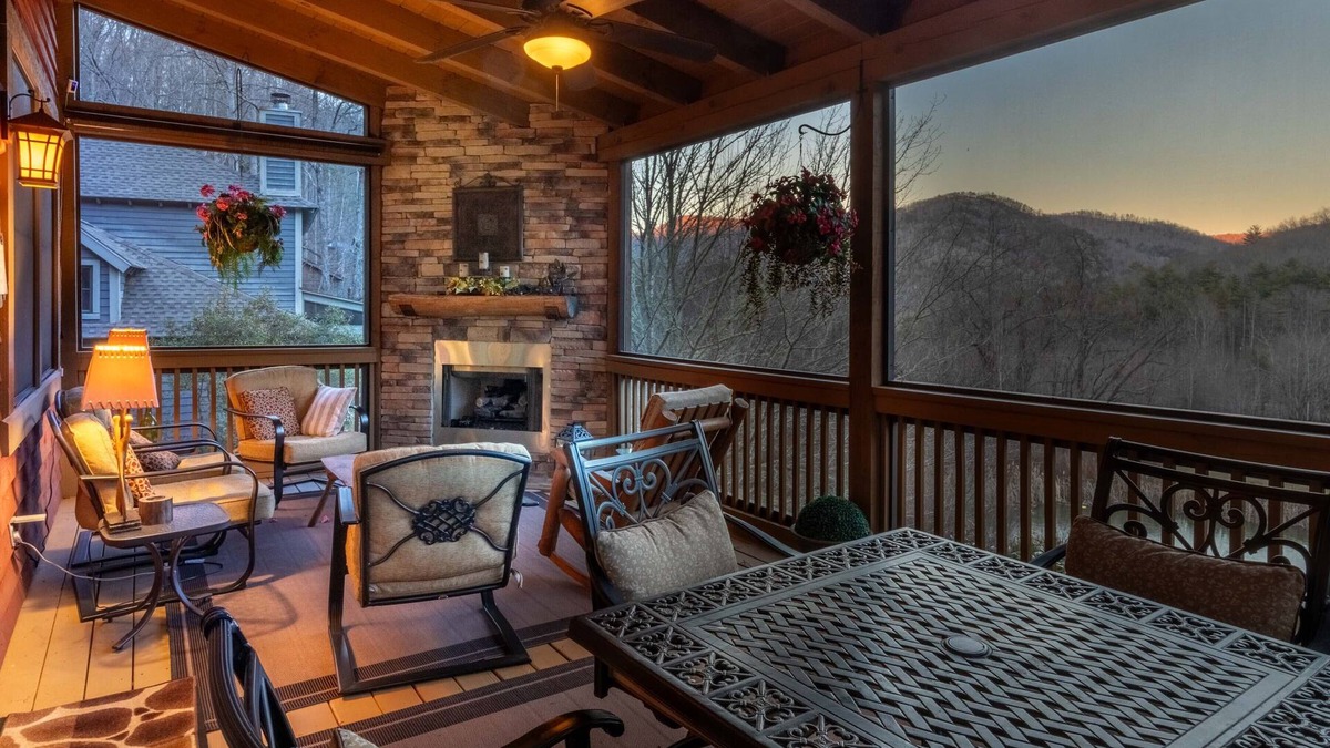 Bear Lake Reserve House | "Best mountain view" Enjoy the lake and mountains at this 5 star resort.
