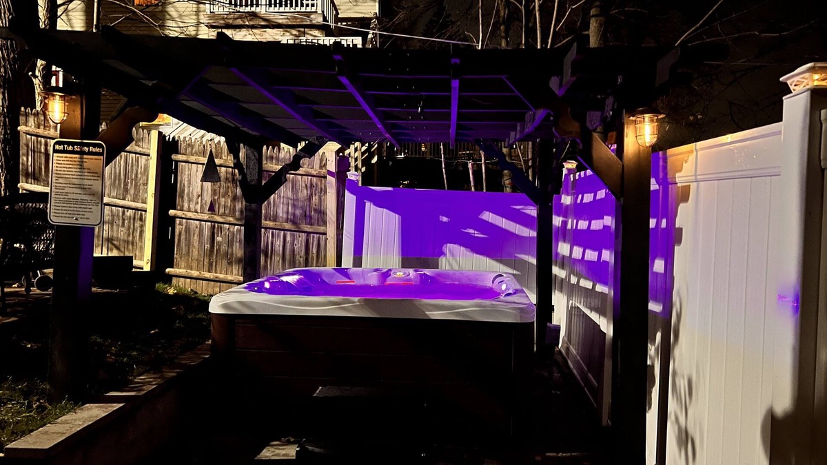 Newton Corner House | Best of Boston Spacious Modern 3BR Outdoor Sauna Jacuzzi Grill Theater near BC Ⓣ