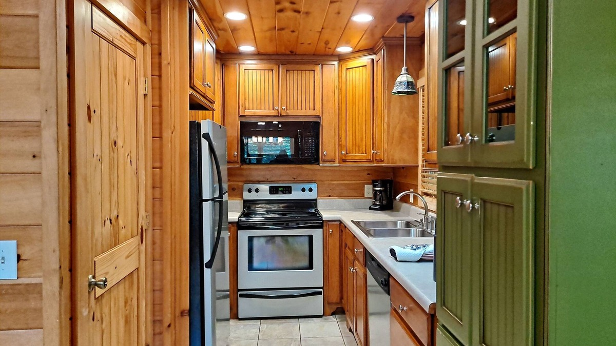 Helen Cabin | Best of both worlds! Feel secluded a mile from downtown in a luxury cabin.