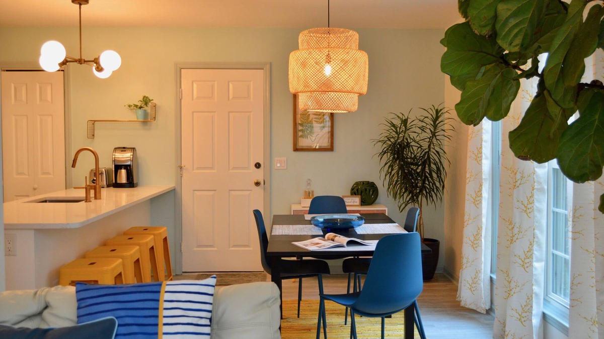 Whitemarsh Island House | Best of both worlds - located between Savannah Downtown and Tybee Island.