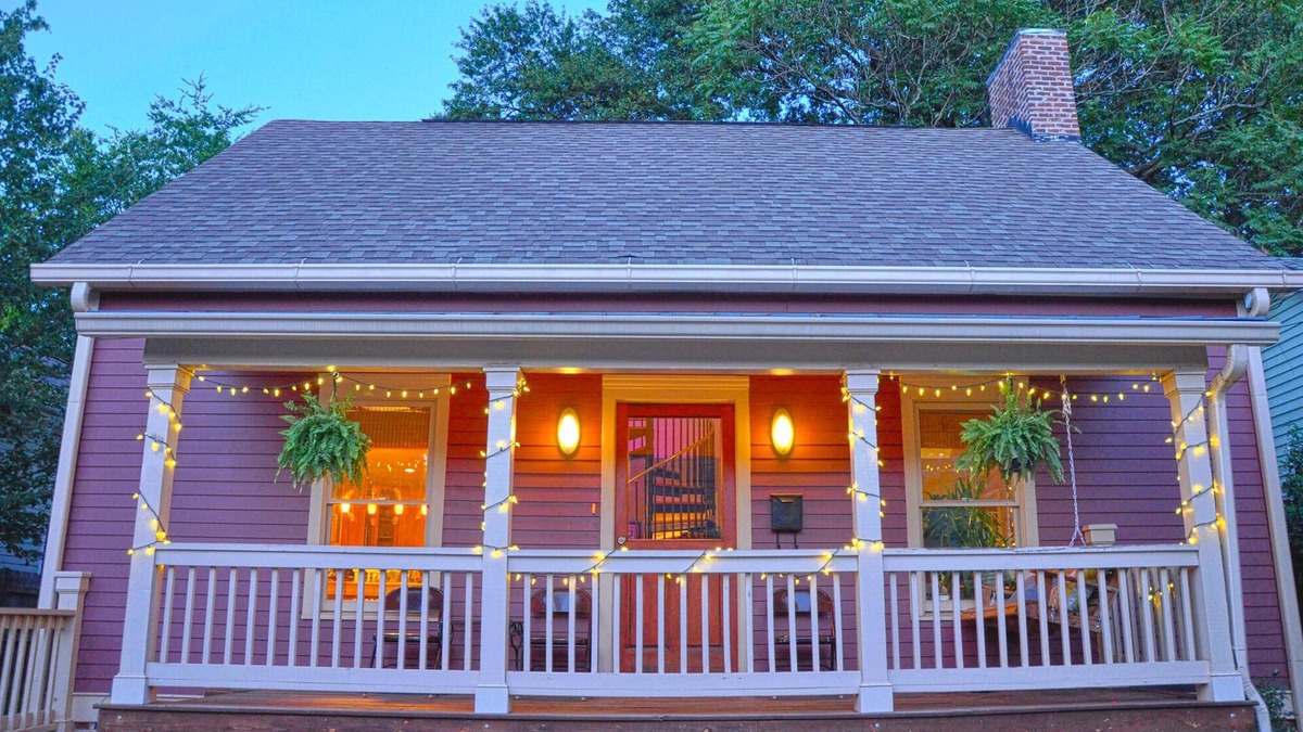 Cabbagetown House | Best of Cabbagetown 3 bed, 2 bath w/grand piano, hot tub, putting green!