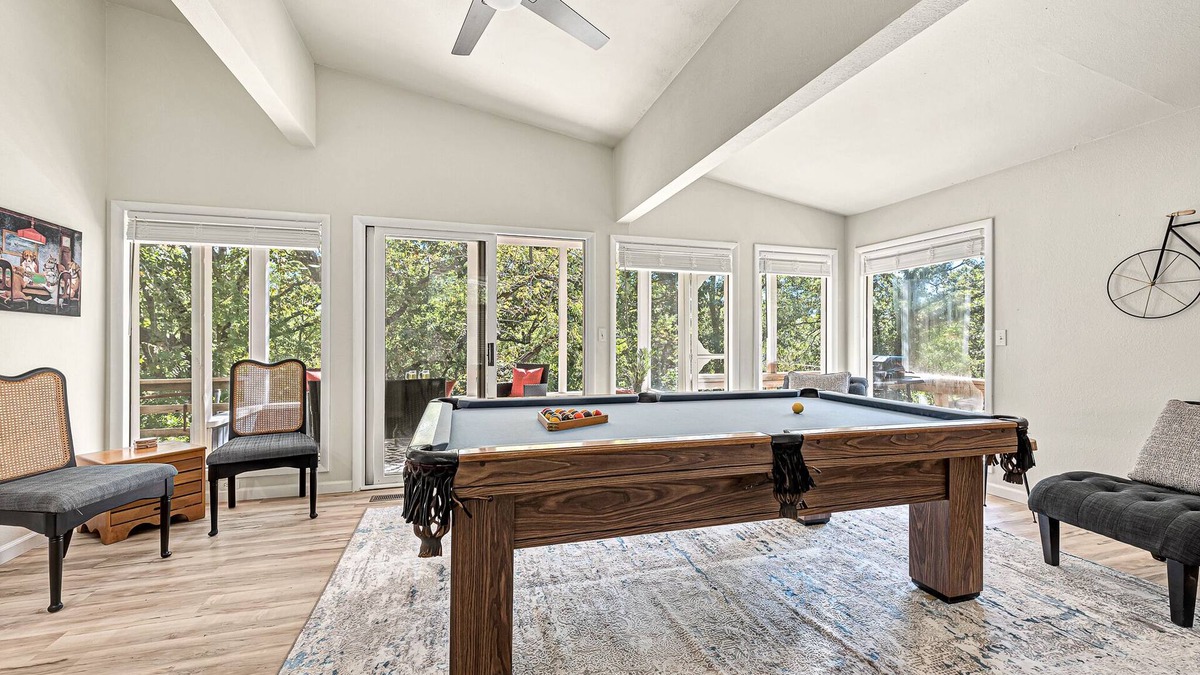 Bella Vista House | Best of NWA - Pool Table, MTB Trails, Golf, Hiking, King Bed