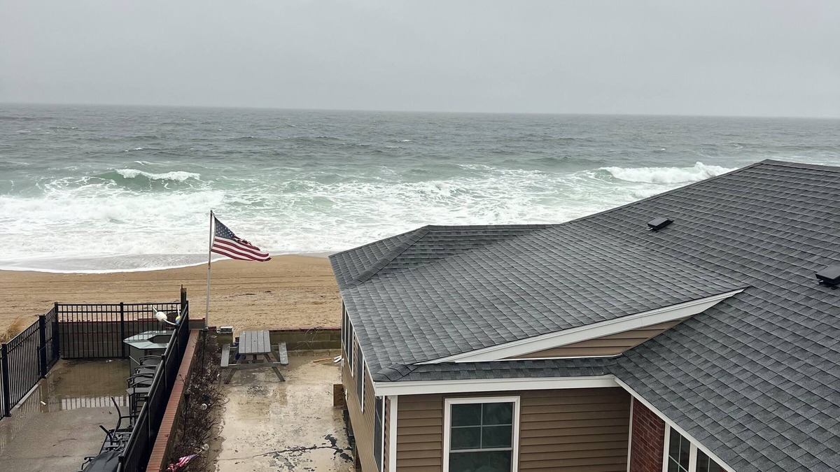 Salisbury Resort | Best of the beach. Penthouse , what a view. 1-bedroom , AC in charming Salisbury