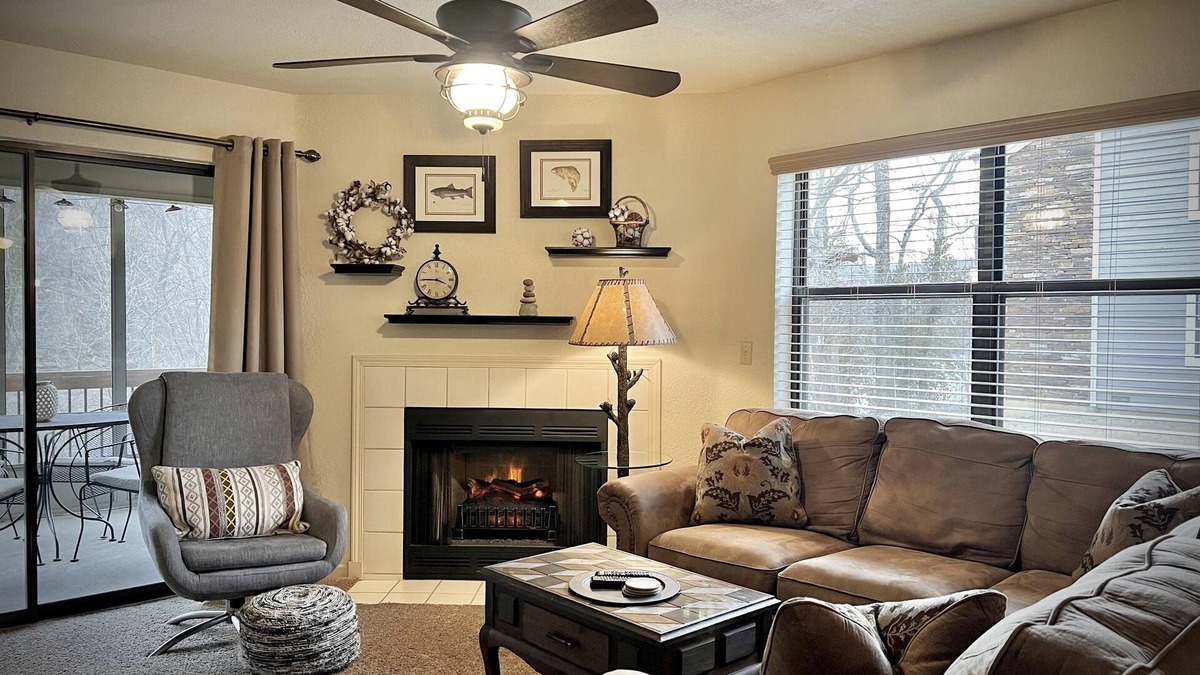 Branson Condo | "Best of The Pointe" Lake Front~Walk-In/End Unit~Trout~Golf~Pickleball~Pool