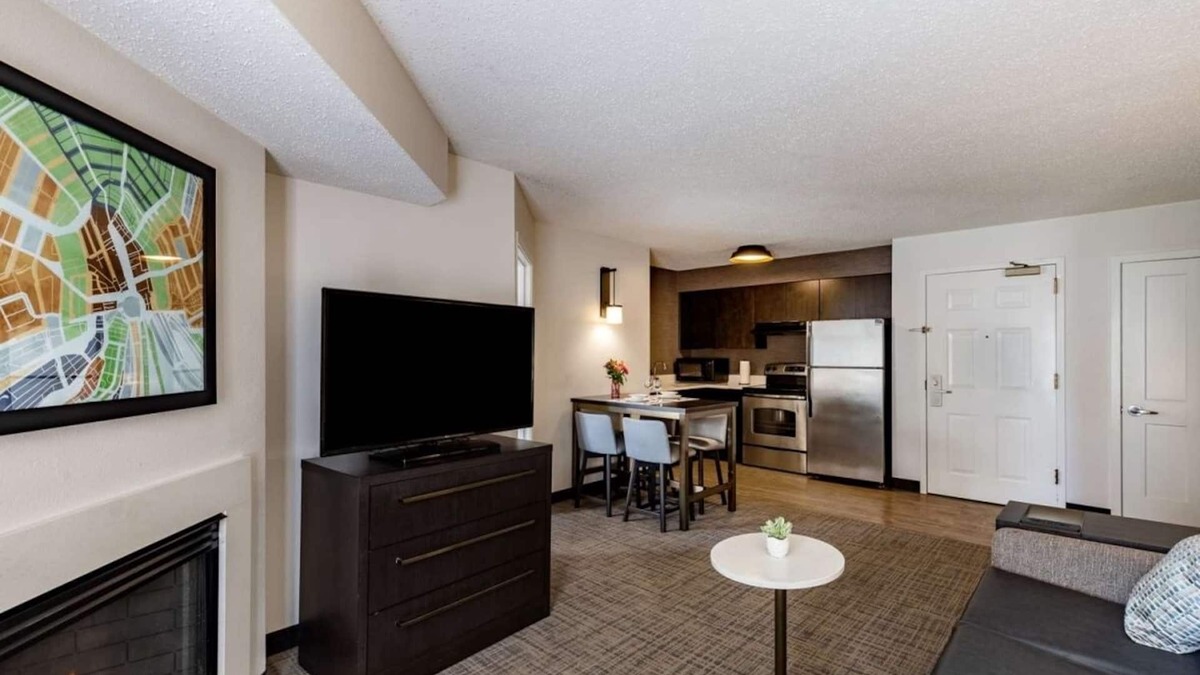 Mount Tabor Apartment | Best Place to Unwind! Pet-friendly 2BR Suites with Full Kitchen, Free Breakfast!