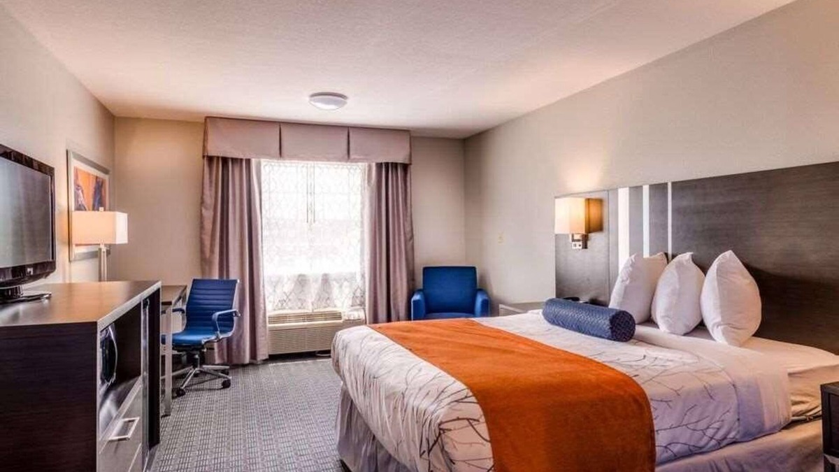 Lexington Resort | Best Place to Stay in Kentucky! Free Parking, Free Breakfast, Pool
