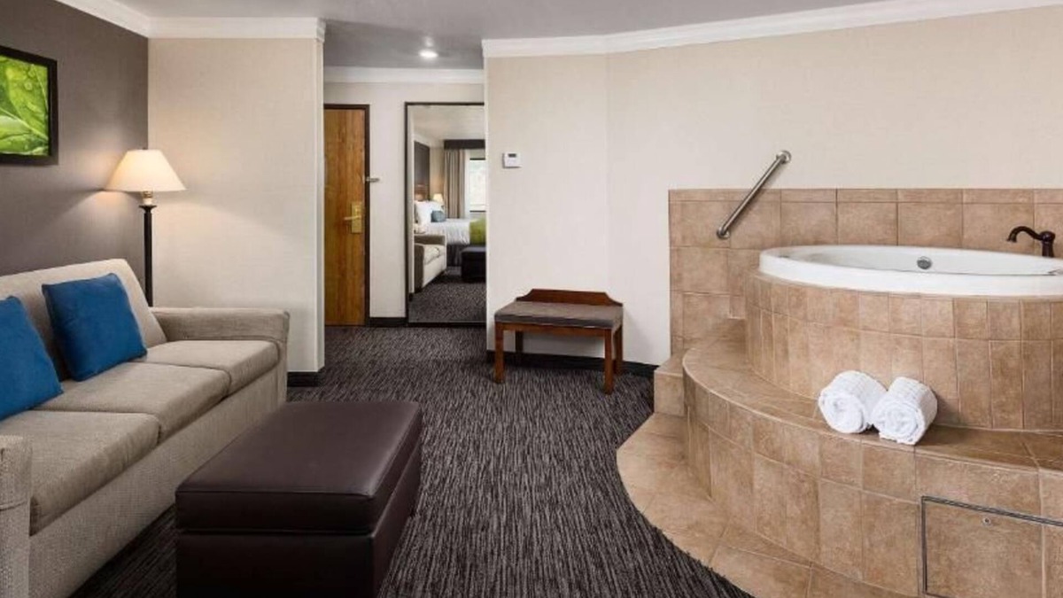 Kimball Junction Hotel | Best Place to Stay in Park City! Free Breakfast, Pool, Shuttle, Pet-friendly!