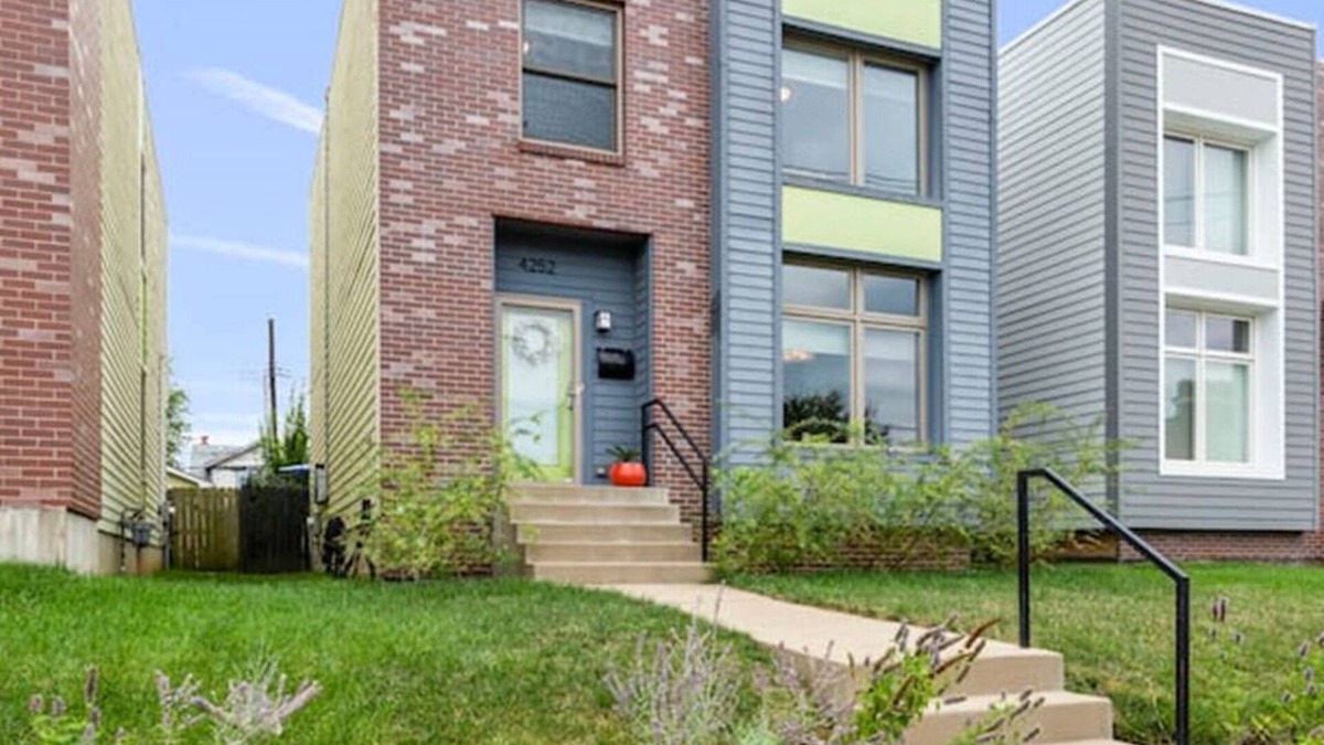 St. Louis House | Best place to stay in 2023, great home with pool.