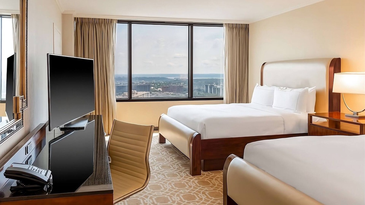 Alexandria West Hotel | Best Place to Unwind! 2 Swimming Pools, Onsite Parking, Pets Allowed!