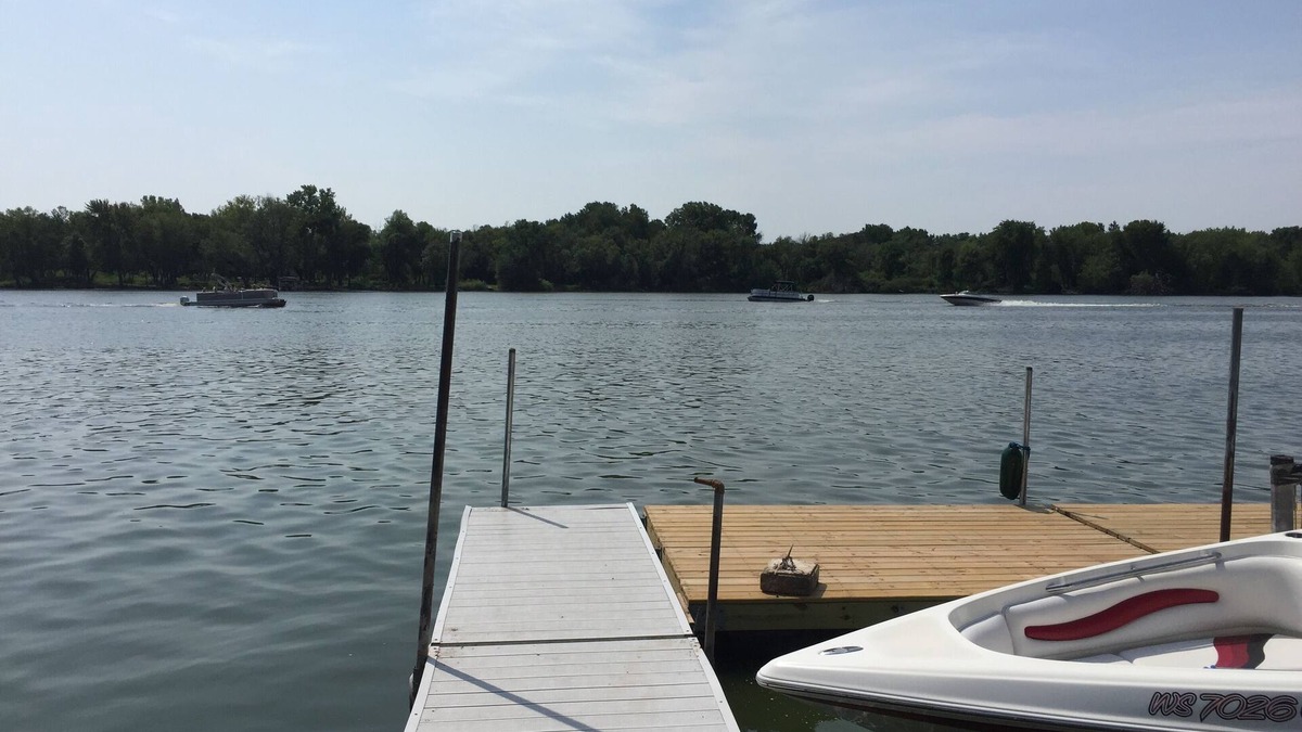 Newville House | BEST PROPERTY ON THE LAKE! BOOK 3 NIGHTS AND GET A 4TH FREE!