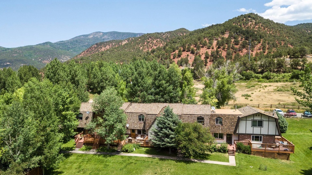 Basalt House | BEST RATES IN ASPEN, BASALT VALLEY, INQUIRE FOR LAST MINUTE DISCOUNTS