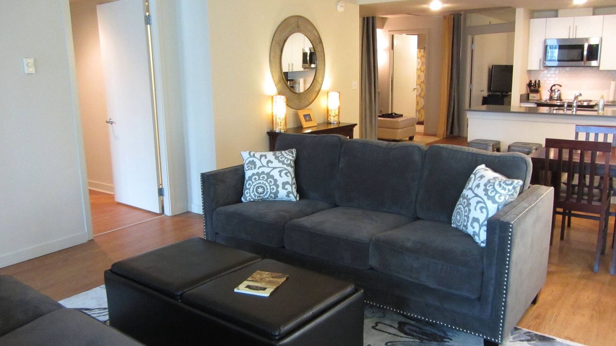 Downtown Seattle Apartment | Best Seattle Location ~ Pike Pl Market 1 Blk ~ 1400 sf ~ Sleeps 8, 6 adults max