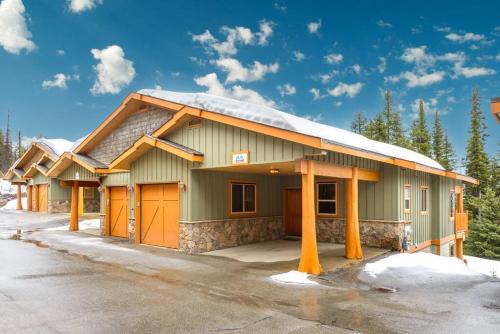 Snow Pine Estates Ski Chalet | Best Ski-in out 3 Bdrm Chalet, with Hot Tub