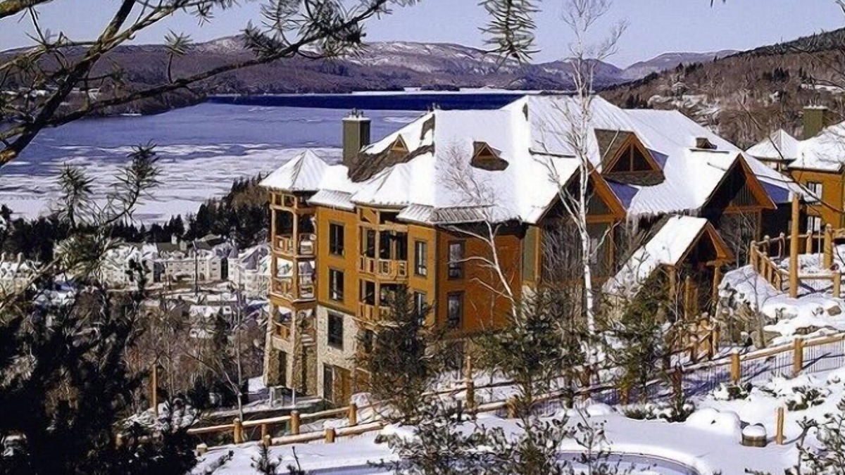 Mont-Tremblant Condo | Best ski-in/out, Fully Renovated, Infinity Pool, Hot-Tub, 2 Car Heated Parking