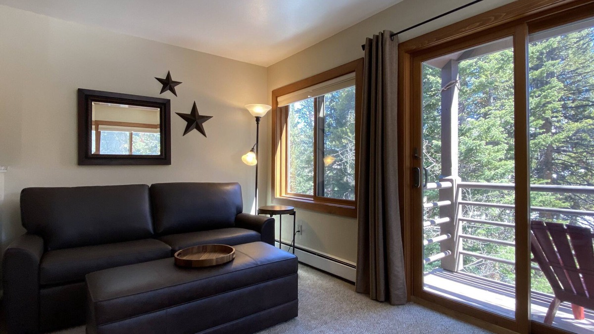 Four O'Clock Condo | Best Ski Slope View, Ski-in Condo. Easy to walk!