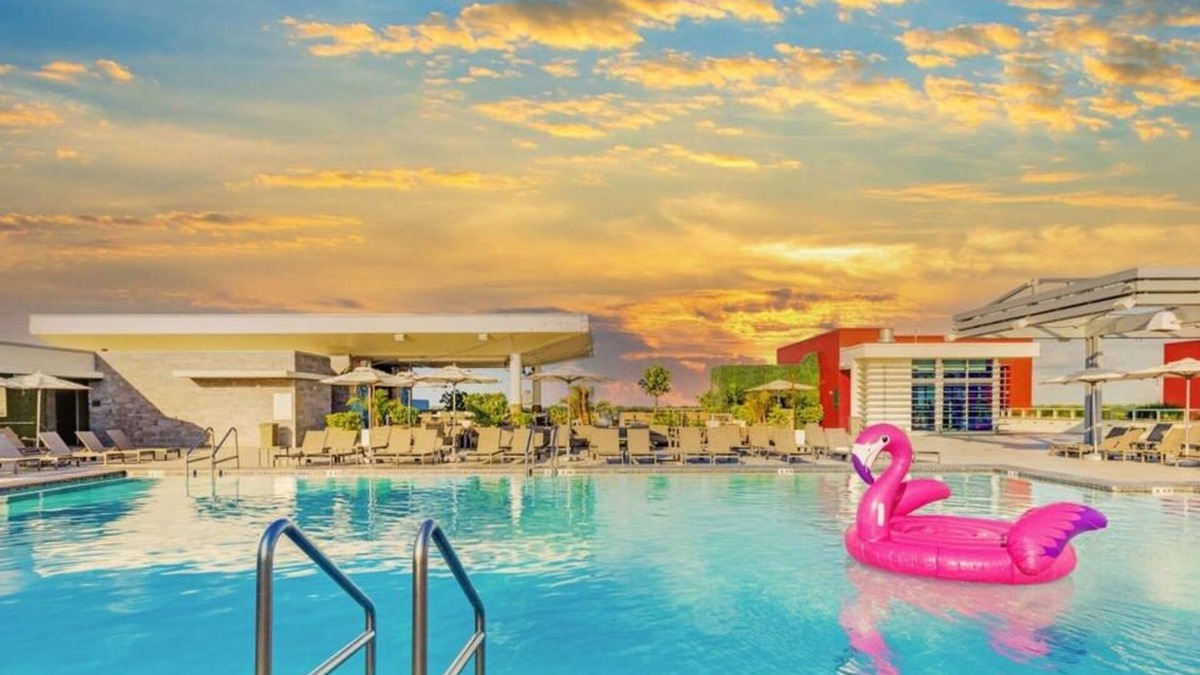 Hollywood Apartment | Best Stay|Rooftop Pool|Ocean View Balcony