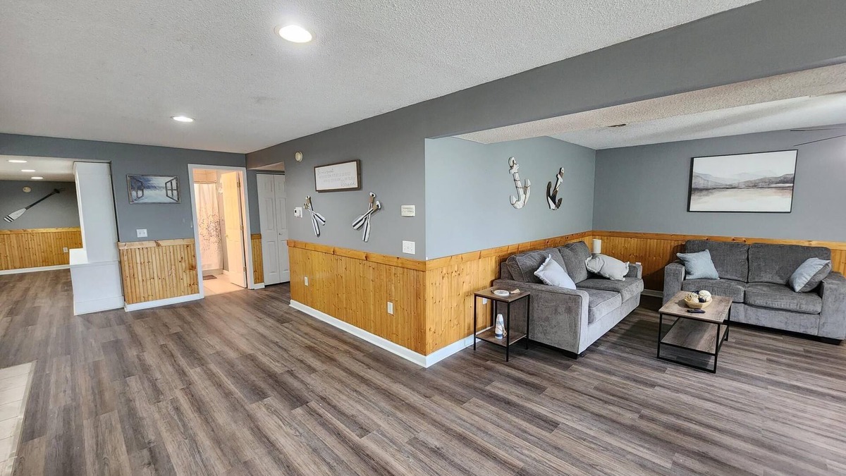 Goreville House | Best sunset views on the lake, renovated 3 bedrooms, 2 bath sleeps 8 people.