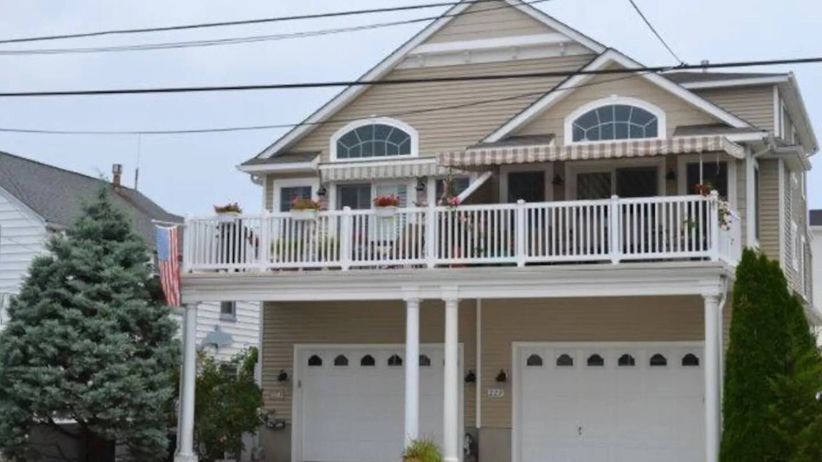 Townsend's Inlet House | Best Sunsets in Sea Isle - Bay Block Rental- 2 Blocks to Beach- Townsend Inlet