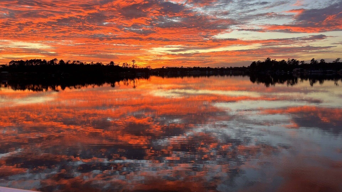 Lake Park House | Best SUNSETS on the Lake! Come and enjoy our Happy Place!