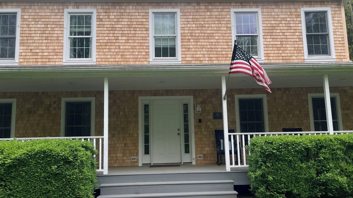 Roxbury House | BEST TOWN! PoshPadsCT "TUNNEL" 4-BR HEATED SPA-POOL, Bike, Hiking, NYC 1.5 Hrs