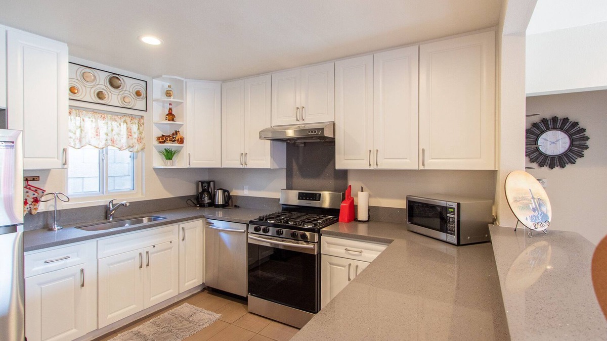 Westminster House | Best Vacation House in Little Saigon