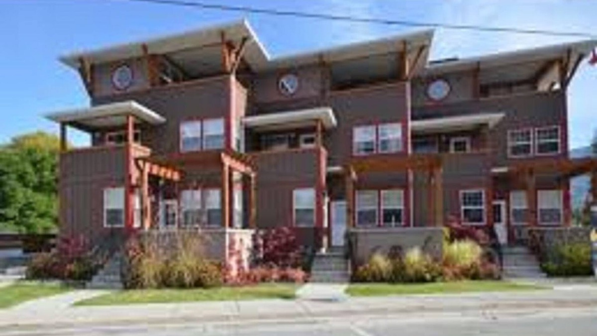 Sicamous Condo | Best vacation spot in Sicamous on the Shuswap, 25 ft boat slip included