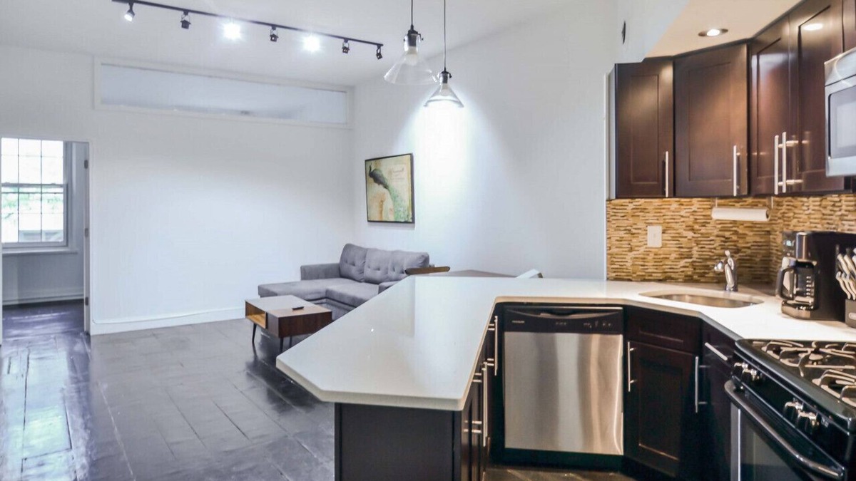 Old City Apartment | ☆ BEST VALUE 2BR CONTEMPORARY & MINIMALIST ☆