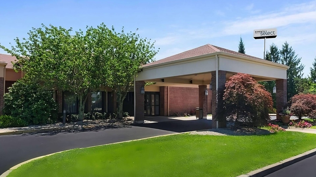 Middletown Hotel | Best Value, Quality Stay! Short Drive to Inter' Tennis Hall of Fame & Downtown