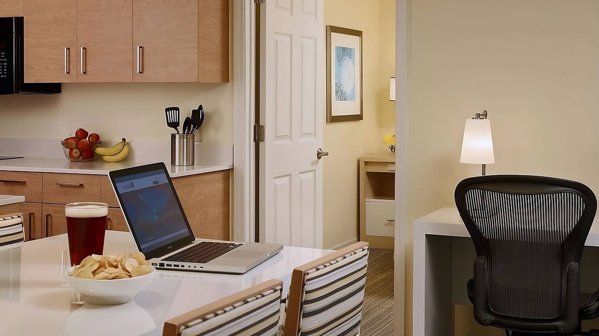 Schaumburg Hotel | Best Value, Quality Stay! Short Drive to Woodfield Mall, Schaumburg, w/Pool