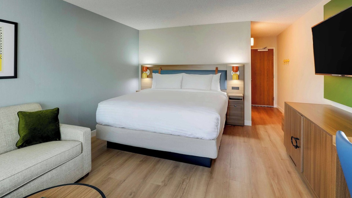 Mayo Clinic Hotel | Best Value, Quality Stay! w/Pool, Near Rio Montana Park, Pet-Friendly