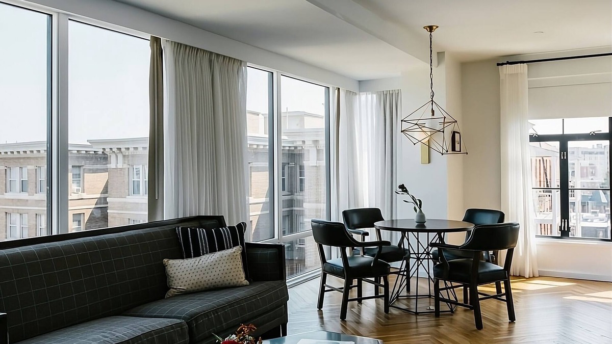 Adams Morgan Hotel | Best Value, Quality Stay! Rooftop Terrace with Iconic Views of DC!