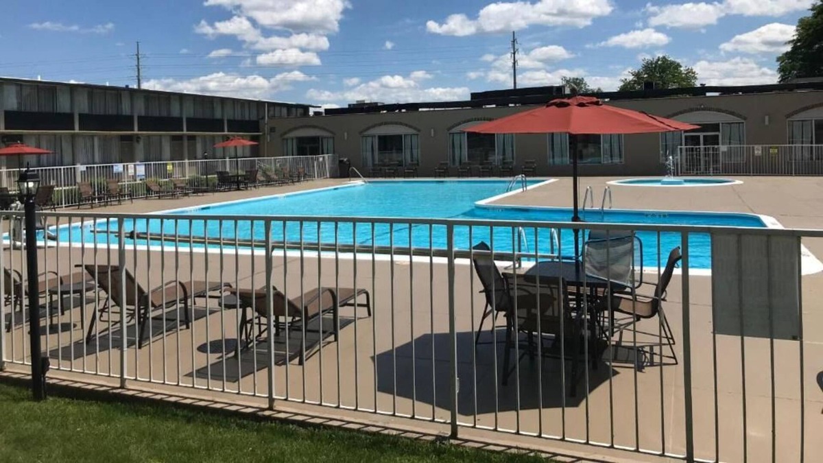 Bethlehem House | Best Value, Quality Stay! Outdoor Pool, Parking Onsite, Breakfast, Pets Allowed