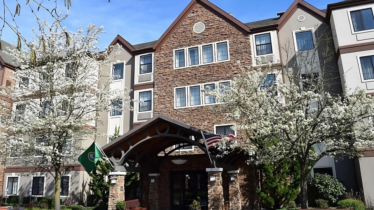 Vancouver Hotel | Best Value, Quality Stay! Near Raymond E. Shaffer Park, Free Breakfast, Pool!