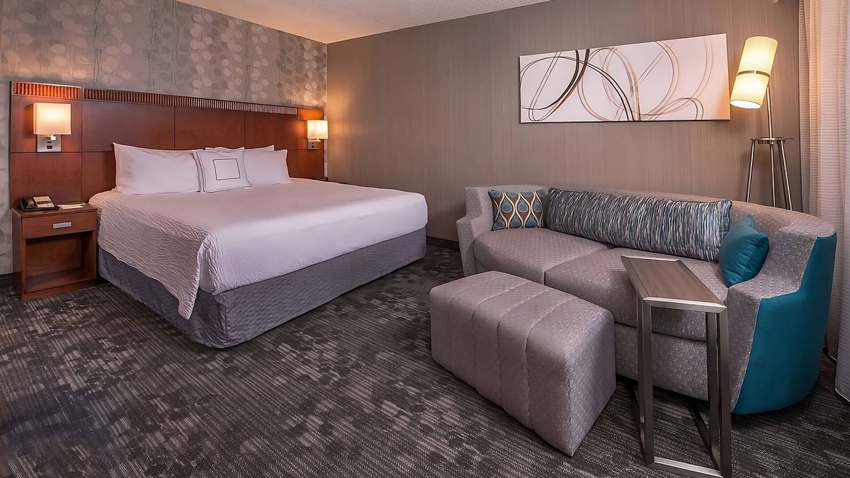 Columbia Hotel | Best Value, Quality Stay! Near Hyper Kidz, Pets are Allowed Here, w/Pool!