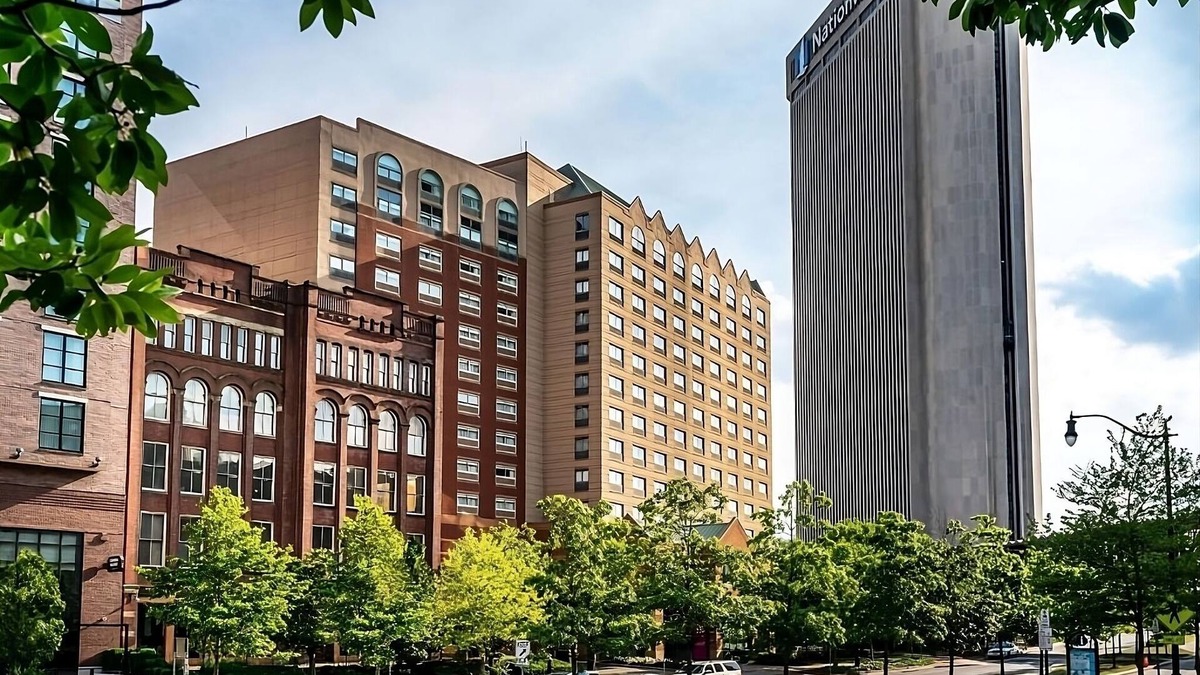 Downtown Columbus Hotel | Best Value, Quality Stay! Pets are Welcome, Close to Victorian Village