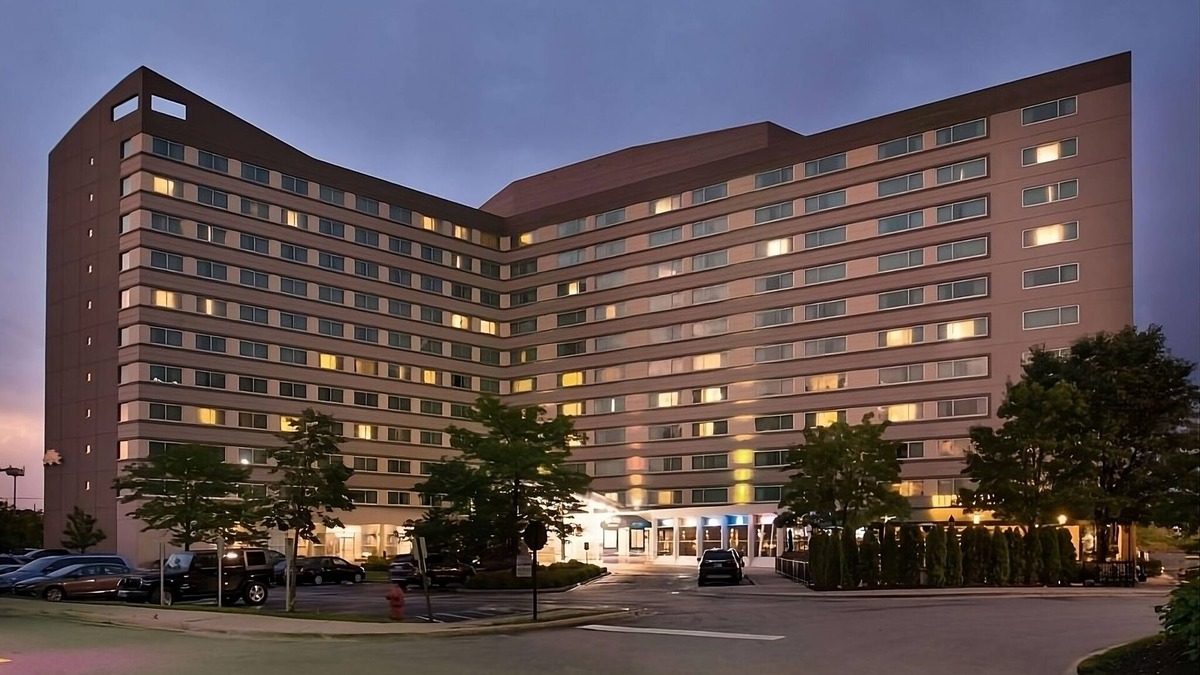O'Hare Hotel | Best Value, Quality Stay! Pets are Allowed, With Onsite Parking!