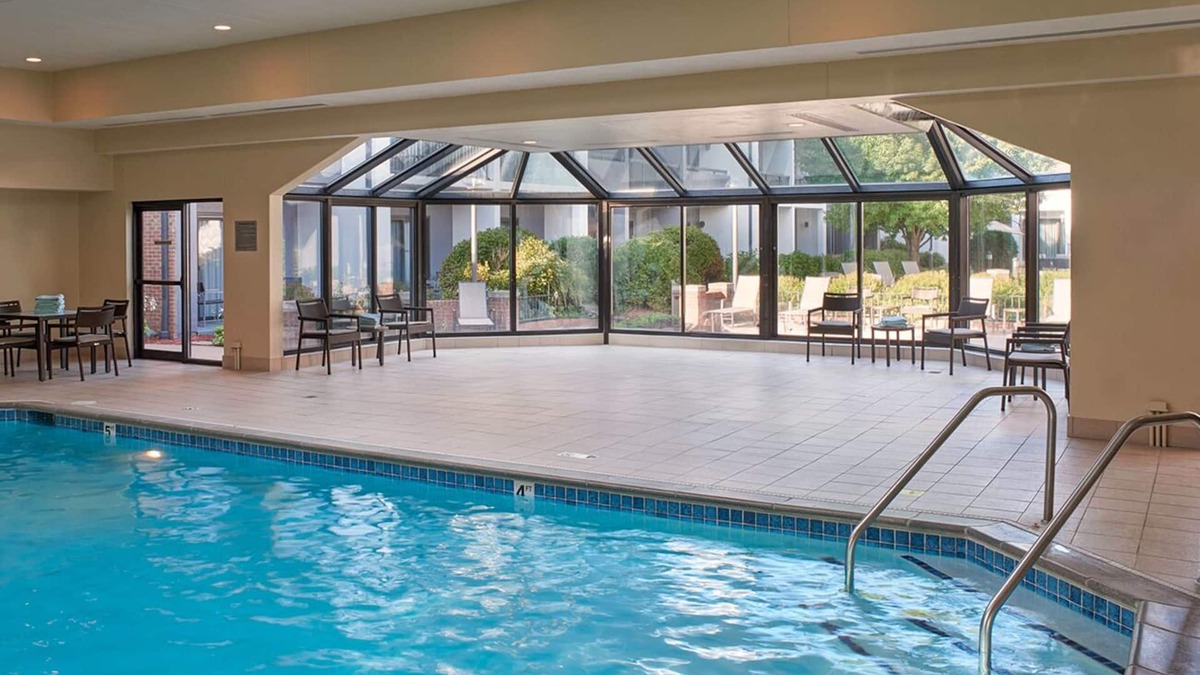 Eden Prairie Resort | Best Value, Quality Stay! Pool, Pets Allowed with Fee, Near Eden Prairie Center