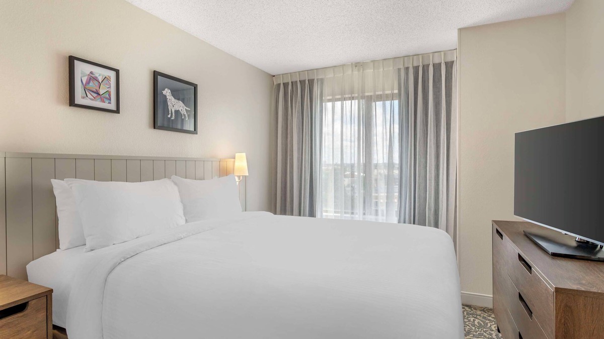 Downtown San Antonio Hotel | Best Value, Quality Stay! w/Outdoor Pool, Near Elmendorf Lake Park