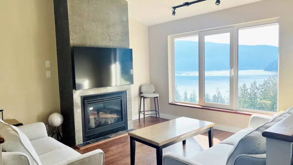 Sicamous Condo | Best views in all of Sicamous!n