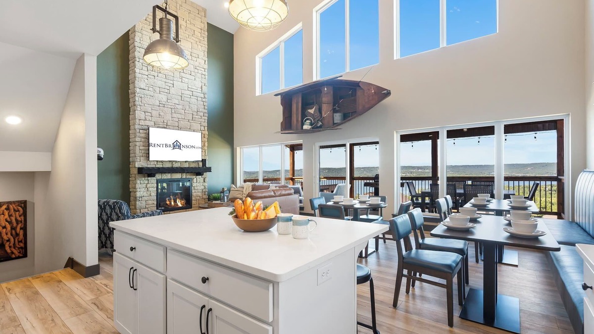 Kimberling City House | Best Views of Table Rock-Skee Ball-Arcade-Hot Tub-Free Silver Dollar Tickets
