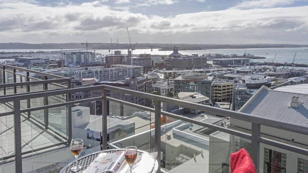 Auckland Central Business District Apartment | Best Views - Stunning HERITAGE - Pool, Gym
